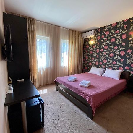 Gosti Hotel Odessa Esterno foto