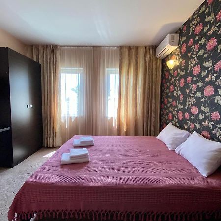 Gosti Hotel Odessa Esterno foto