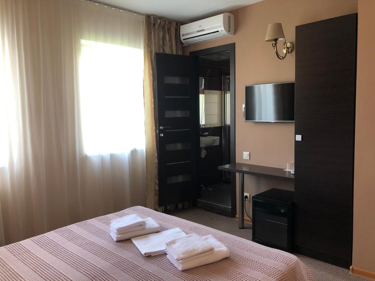 Gosti Hotel Odessa Esterno foto
