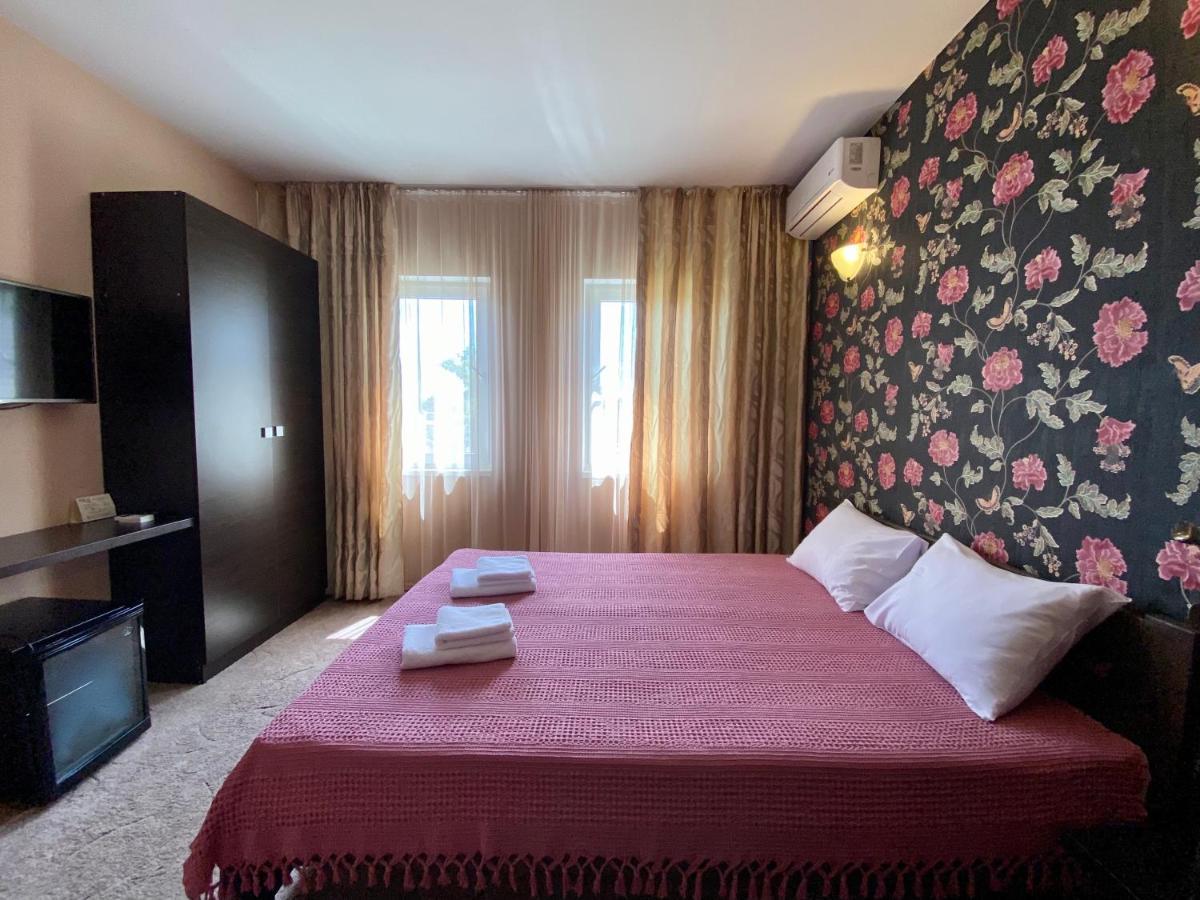 Gosti Hotel Odessa Esterno foto